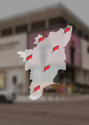 Premium outdoor advertising screen for high-traffic locations